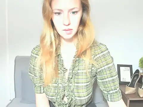 LyraHotty online show from October 18, 4:26 am