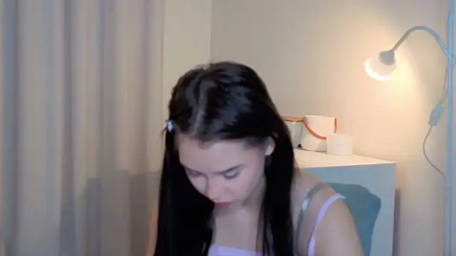 Snapshot of slyshypie chatting on September 28, 3:28 pm slyshypie online show from September 28, 3:28 pm