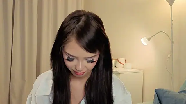 Snapshot of slyshypie chatting on October 22, 1:27 pm slyshypie online show from October 22, 1:27 pm