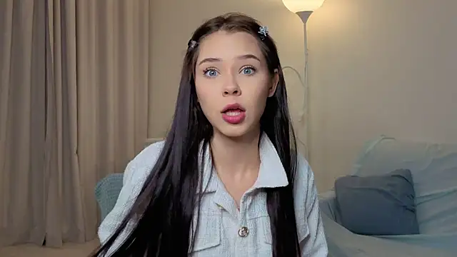 Snapshot of slyshypie chatting on October 5, 1:38 pm slyshypie online show from October 5, 1:38 pm