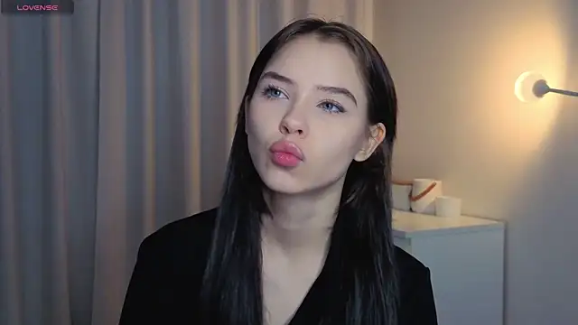 slyshypie online show from December 19, 1:36 pm