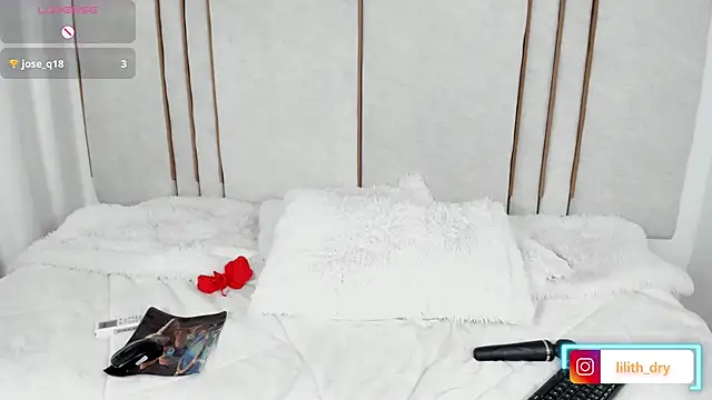 Lilith dry online show from October 3, 3:39 pm