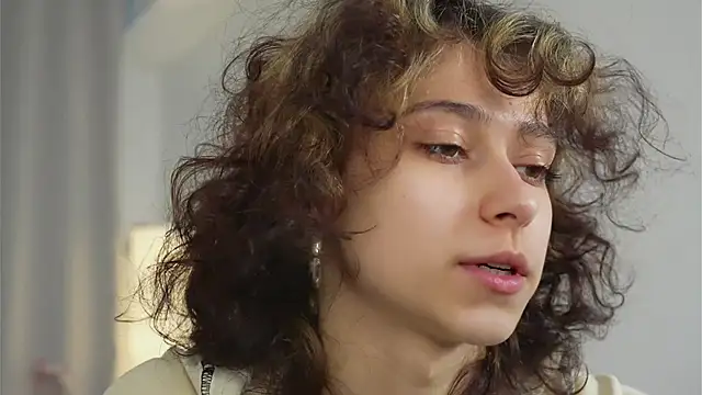 Snapshot of MimiLicks chatting on October 13, 7:33 am MimiLicks online show from October 13, 7:33 am