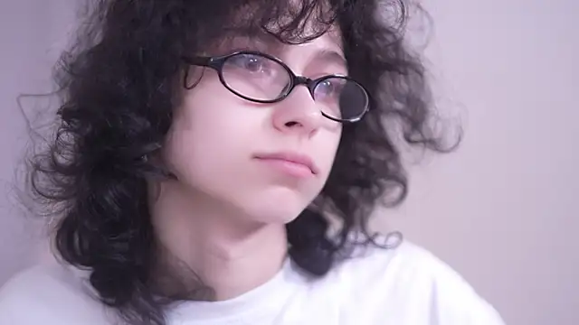 Snapshot of MimiLicks chatting on October 27, 7:59 am MimiLicks online show from October 27, 7:59 am