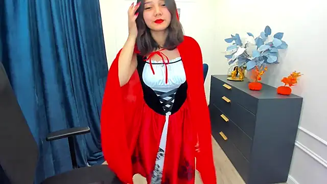 ElliVensda online show from October 16, 7:49 pm