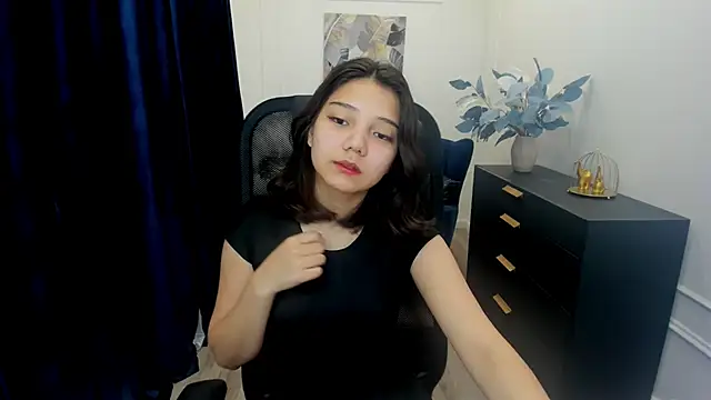 ElliVensda online show from September 16, 7:55 pm