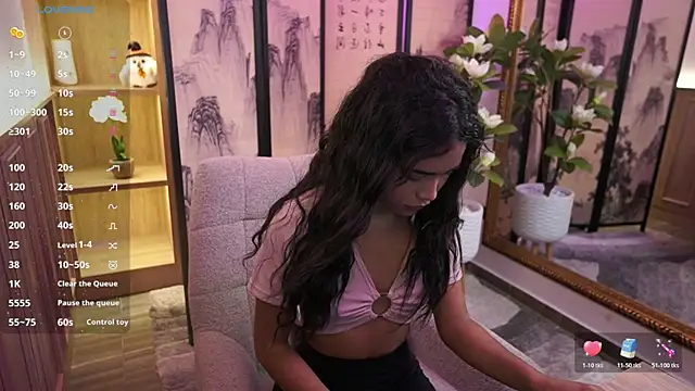 Snapshot of GiaNovak chatting on October 31, 11:47 am GiaNovak online show from October 31, 11:47 am