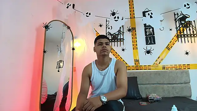 Snapshot of DannySamm chatting on October 30, 12:28 pm DannySamm online show from October 30, 12:28 pm