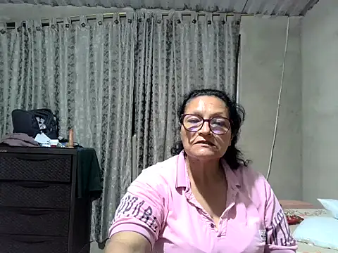 Snapshot of _Cristal chatting on October 29, 3:00 am Cristal online show from October 29, 3:00 am