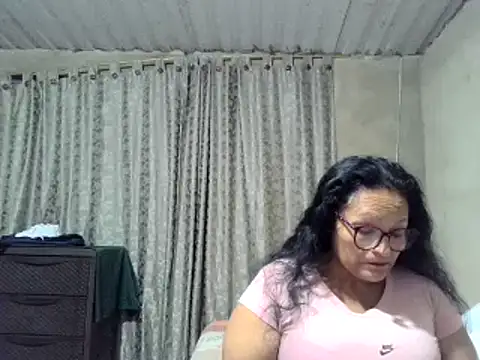 Snapshot of _Cristal chatting on October 26, 3:46 am Cristal online show from October 26, 3:46 am