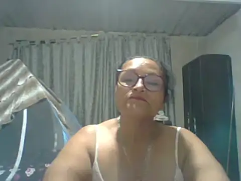 Snapshot of _Cristal chatting on October 19, 2:57 am Cristal online show from October 19, 2:57 am