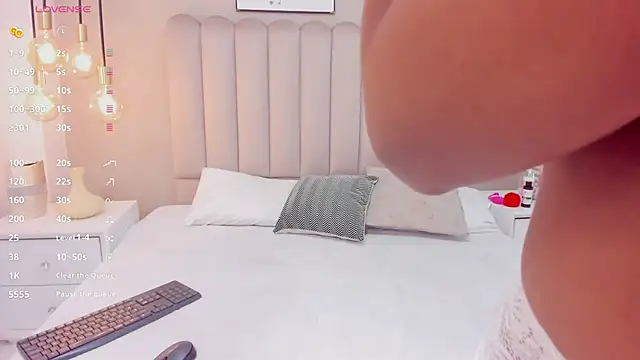 Luna ross7 online show from September 18, 1:20 pm