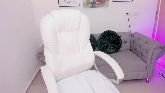 Snapshot of issi_loren chatting on September 17, 8:18 pm issi loren online show from September 17, 8:18 pm