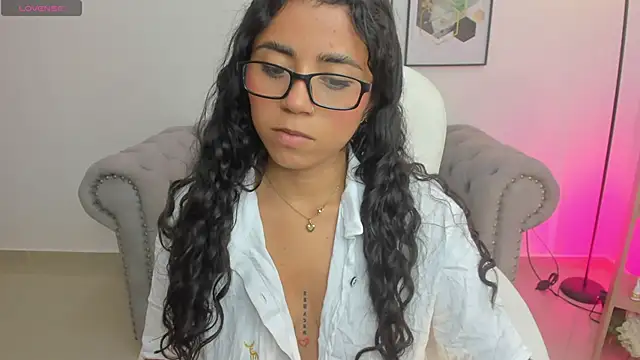 Snapshot of issi_loren chatting on September 29, 7:52 pm issi loren online show from September 29, 7:52 pm