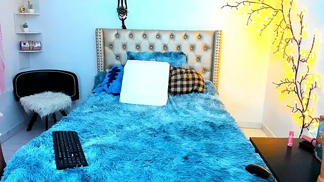 Snapshot of LenaStylesOA chatting on October 15, 12:52 pm LenaStylesOA online show from October 15, 12:52 pm