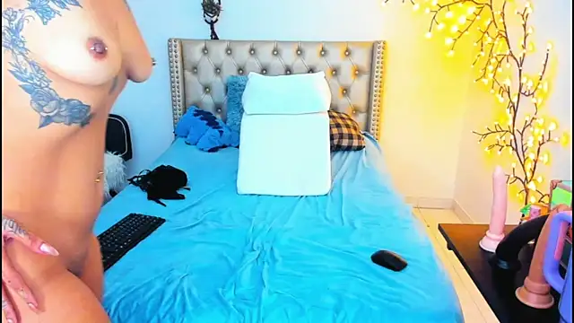 Snapshot of LenaStylesOA chatting on September 28, 12:50 am LenaStylesOA online show from September 28, 12:50 am