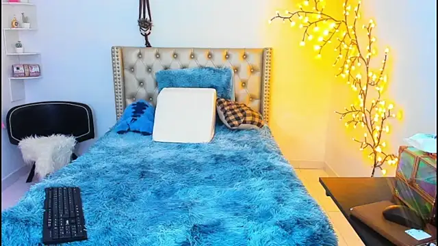 Snapshot of LenaStylesOA chatting on October 10, 1:27 pm LenaStylesOA online show from October 10, 1:27 pm