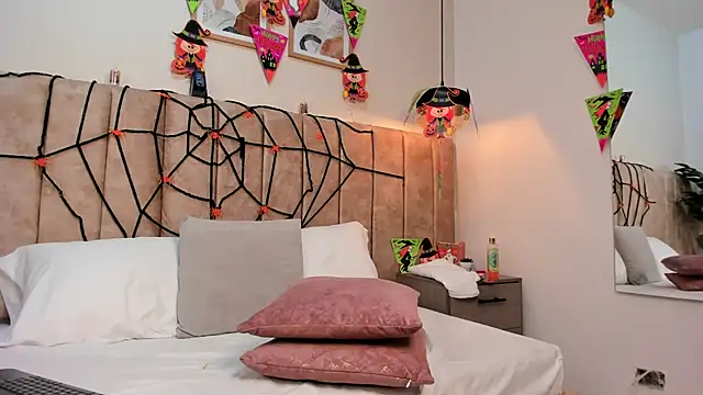 Snapshot of Karina_Harris chatting on October 24, 6:15 pm Karina Harris online show from October 24, 6:15 pm