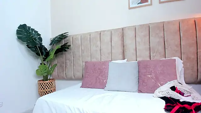 Snapshot of Karina_Harris chatting on October 1, 12:43 pm Karina Harris online show from October 1, 12:43 pm