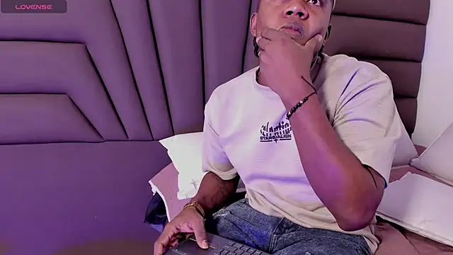 Snapshot of Duo69Sexual chatting on October 4, 8:24 pm Duo69Sexual online show from October 4, 8:24 pm