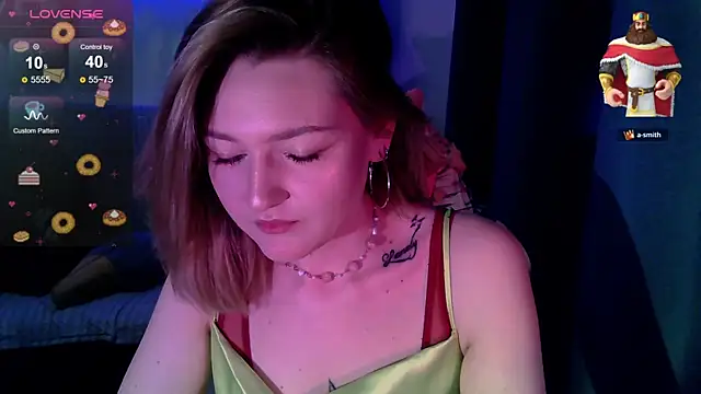 Snapshot of cute1stranger chatting on October 31, 7:45 am cute1stranger online show from October 31, 7:45 am