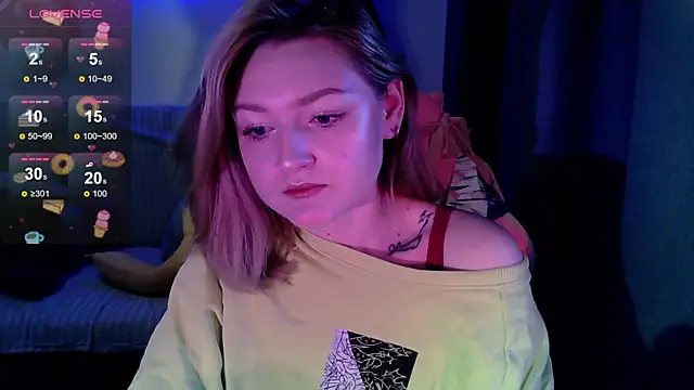 Snapshot of cute1stranger chatting on October 28, 6:30 am cute1stranger online show from October 28, 6:30 am