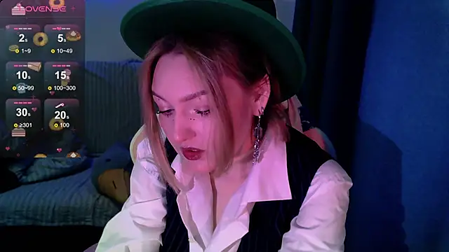 Snapshot of cute1stranger chatting on October 12, 5:21 am cute1stranger online show from October 12, 5:21 am