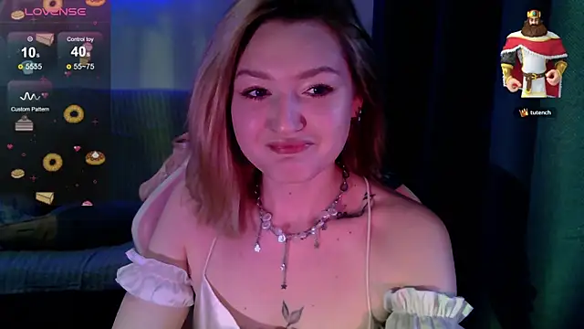 Snapshot of cute1stranger chatting on October 30, 7:44 am cute1stranger online show from October 30, 7:44 am