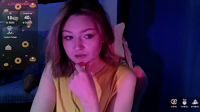 Snapshot of cute1stranger chatting on October 15, 6:49 am cute1stranger online show from October 15, 6:49 am