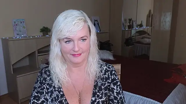 Snapshot of Vina_Vision chatting on October 6, 12:55 pm Vina Vision online show from October 6, 12:55 pm