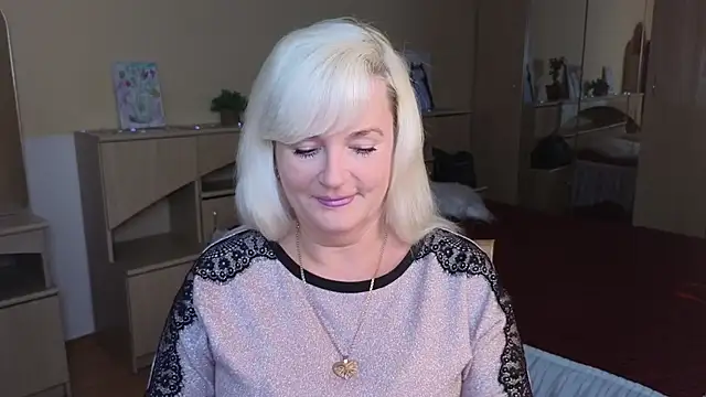 Snapshot of Vina_Vision chatting on October 7, 1:04 pm Vina Vision online show from October 7, 1:04 pm