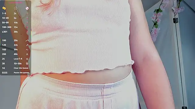 Snapshot of AliaBuerstatte chatting on October 8, 8:13 pm AliaBuerstatte online show from October 8, 8:13 pm