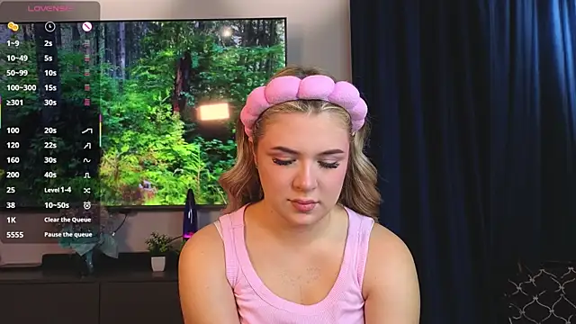 Snapshot of AliaBuerstatte chatting on October 7, 8:02 pm AliaBuerstatte online show from October 7, 8:02 pm