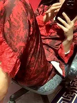 Snapshot of Tieuvi_18 chatting on November 2, 12:47 am Tieuvi 18 online show from November 2, 12:47 am