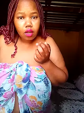 Snapshot of Curvycandy95 chatting on September 24, 5:39 am Curvycandy95 online show from September 24, 5:39 am