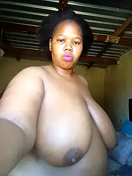 Snapshot of Curvycandy95 chatting on October 8, 6:18 am Curvycandy95 online show from October 8, 6:18 am