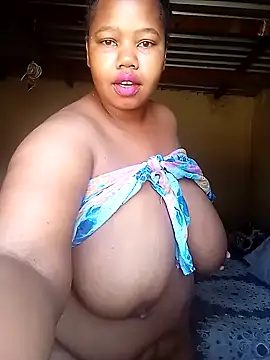 Snapshot of Curvycandy95 chatting on October 1, 6:07 am Curvycandy95 online show from October 1, 6:07 am