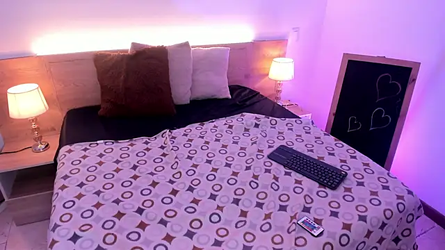 IssisSmith online show from November 2, 3:43 am