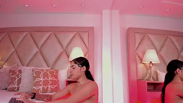 Snapshot of PauVega_ chatting on October 19, 12:40 pm PauVega  online show from October 19, 12:40 pm