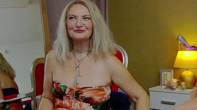 Snapshot of Allura_Jenson chatting on October 1, 7:52 pm Allura Jenson online show from October 1, 7:52 pm