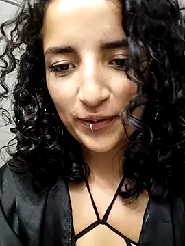 Snapshot of luna_love_xoxo chatting on October 30, 7:59 pm luna love xoxo online show from October 30, 7:59 pm