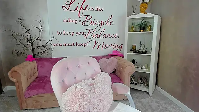 Snapshot of ReynaTheVixen chatting on October 9, 5:17 pm ReynaTheVixen online show from October 9, 5:17 pm