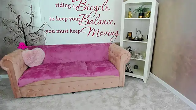 Snapshot of ReynaTheVixen chatting on October 18, 5:59 pm ReynaTheVixen online show from October 18, 5:59 pm