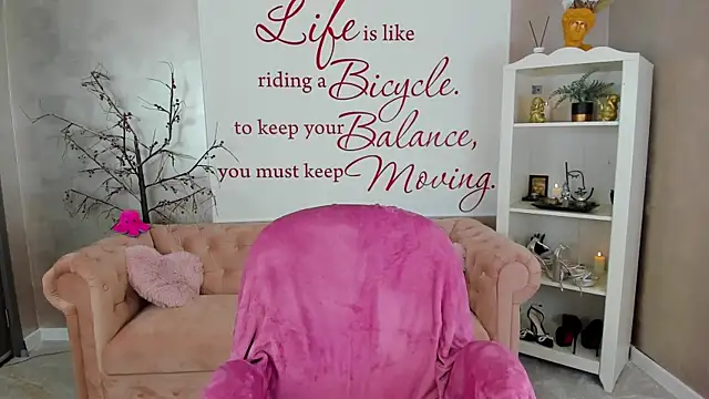 Snapshot of ReynaTheVixen chatting on October 25, 4:58 pm ReynaTheVixen online show from October 25, 4:58 pm