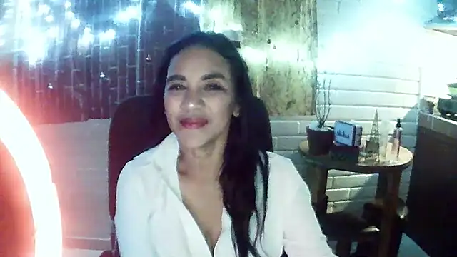 MiiaVelasquez online show from December 3, 5:21 am