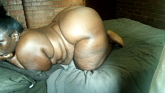 Snapshot of ASSQUEEN37Xx chatting on October 30, 4:15 am ASSQUEEN37Xx online show from October 30, 4:15 am