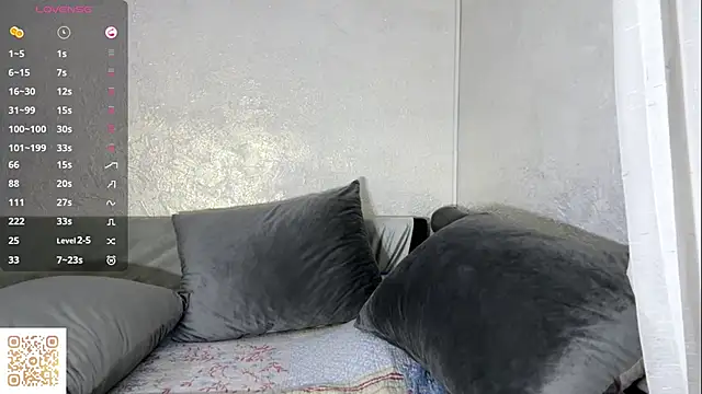 Snapshot of LezlieGreet chatting on October 16, 7:00 am LezlieGreet online show from October 16, 7:00 am