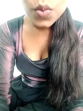 Snapshot of cute_parii_ chatting on October 1, 10:09 am cute parii online show from October 1, 10:09 am