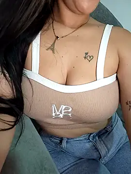 valentinarios  online show from November 4, 9:09 pm