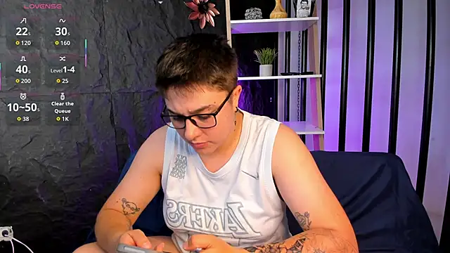 IanGilbert online show from October 16, 9:39 pm